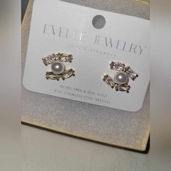 Chanel Style Earrings - Picture 8 of 9